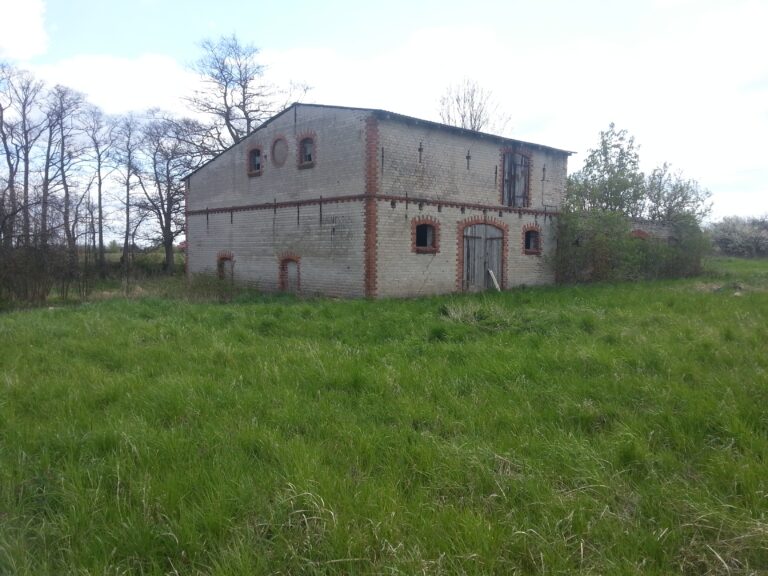 Opuszczone budynki Ożar k/ Barlinka, Nierybno, województwo zachodniopomorskie - relacja z 05.2021, zdjęcie 5