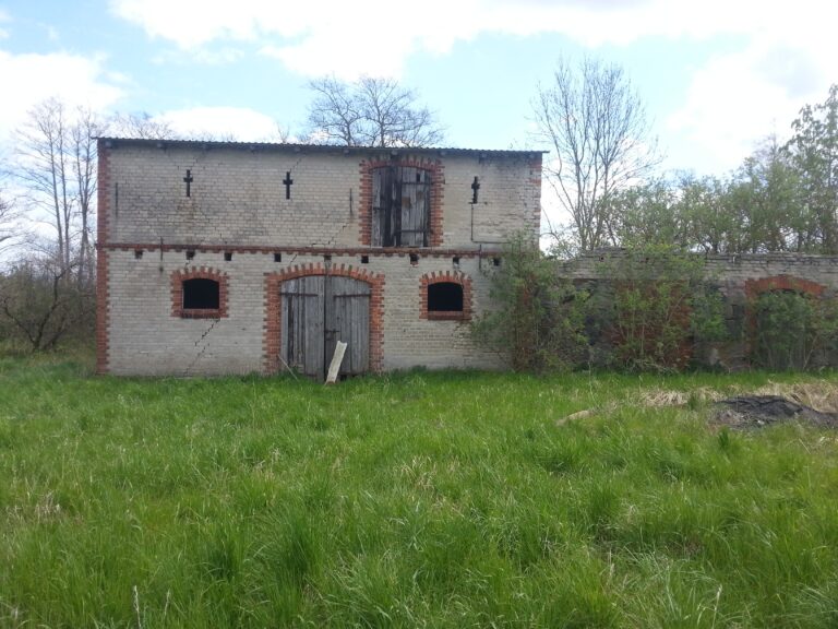 Opuszczone budynki Ożar k/ Barlinka, Nierybno, województwo zachodniopomorskie - relacja z 05.2021, zdjęcie 9