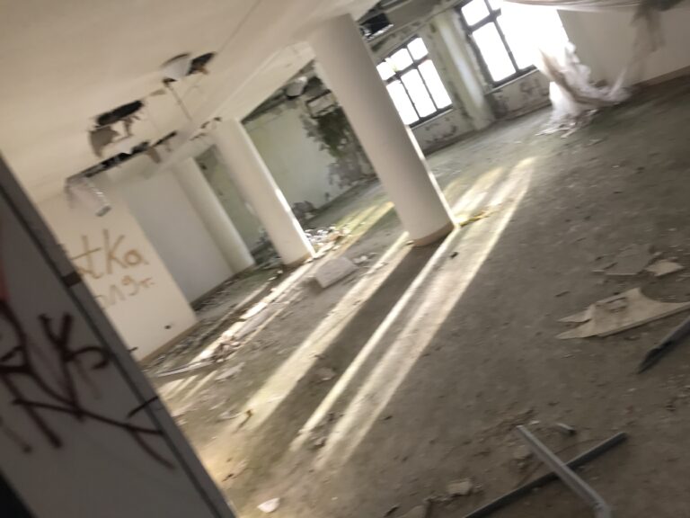 Opuszczony Hotel, Wiartel, województwo warmińsko-mazurskie - zdjęcie 2
