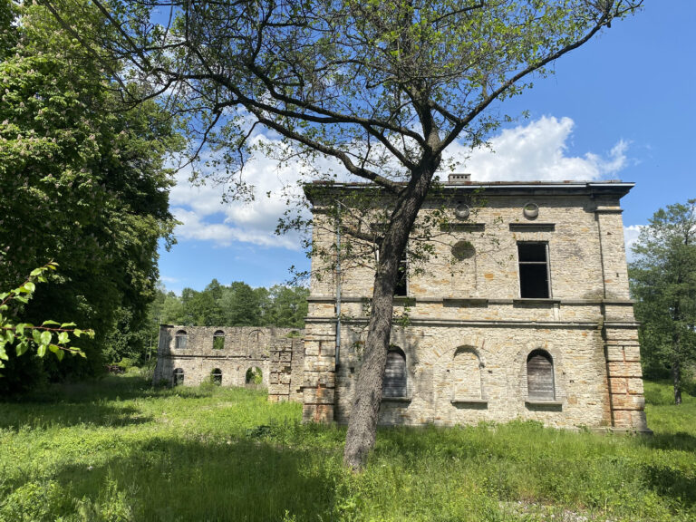 Pałac Schoenbergów, Wąchock, województwo świętokrzyskie - relacja z 06.2021, zdjęcie 15