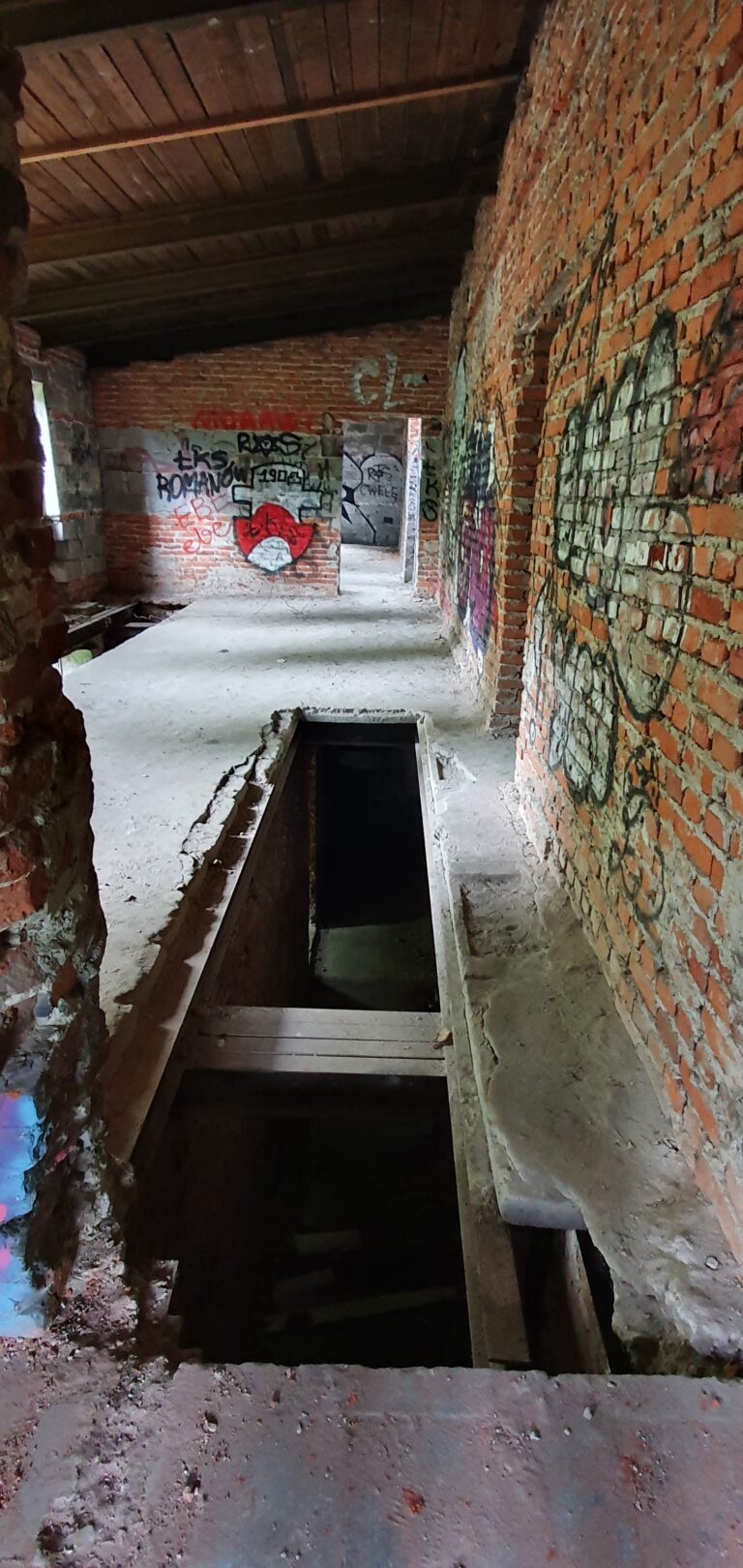 Opuszczony sierociniec, Łódź, województwo łódzkie - relacja z 07.2021, zdjęcie 4