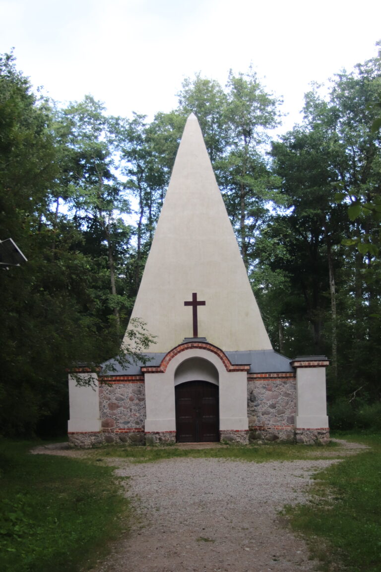 Piramida w Rapie z 1811r, Aniele, województwo warmińsko-mazurskie - relacja z 07.2021, zdjęcie 1