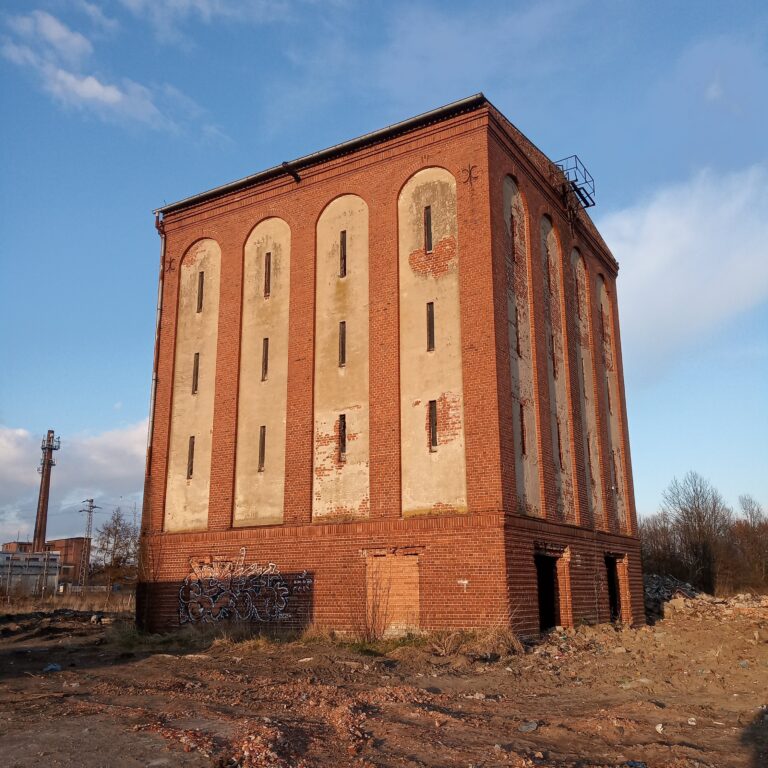 Opolskie Zakłady Przemysłu Lniarskiego Linopłyt, Wołczyn, województwo opolskie - relacja z 04.2021, zdjęcie 8