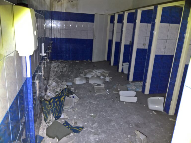 Opuszczone kino/dyskoteka BRONX, Chrzanów, województwo małopolskie - relacja z 08.2021, zdjęcie 16