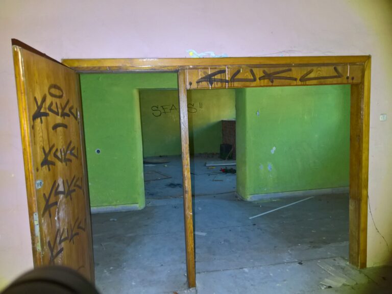 Opuszczone kino/dyskoteka BRONX, Chrzanów, województwo małopolskie - relacja z 08.2021, zdjęcie 17