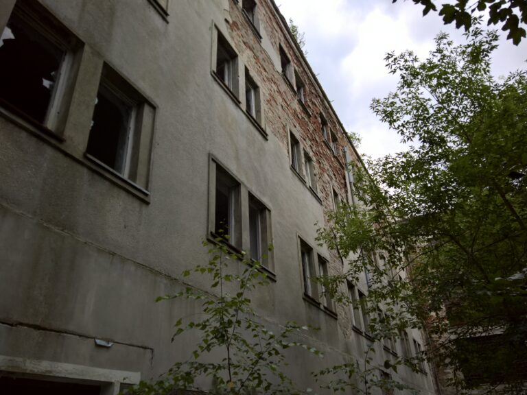 Opuszczony wojskowy szpital uzdrowiskowy, Ciechocinek, województwo kujawsko-pomorskie - relacja z 08.2021, zdjęcie 2