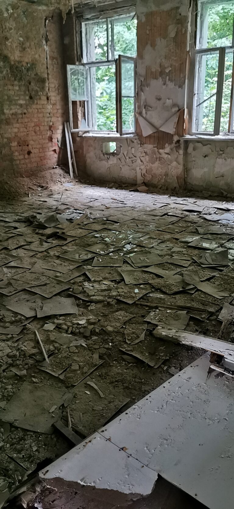 Opuszczony WIELKI SZPITAL rosyjski, Legnica, województwo dolnośląskie - relacja z 08.2021, zdjęcie 40