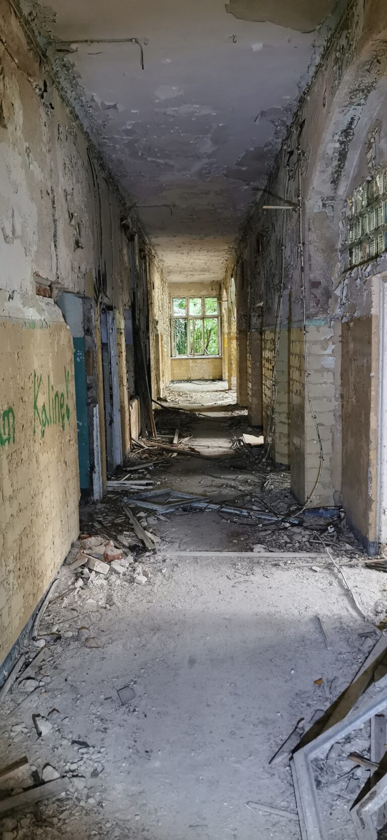 Opuszczony WIELKI SZPITAL rosyjski, Legnica, województwo dolnośląskie - relacja z 08.2021, zdjęcie 41