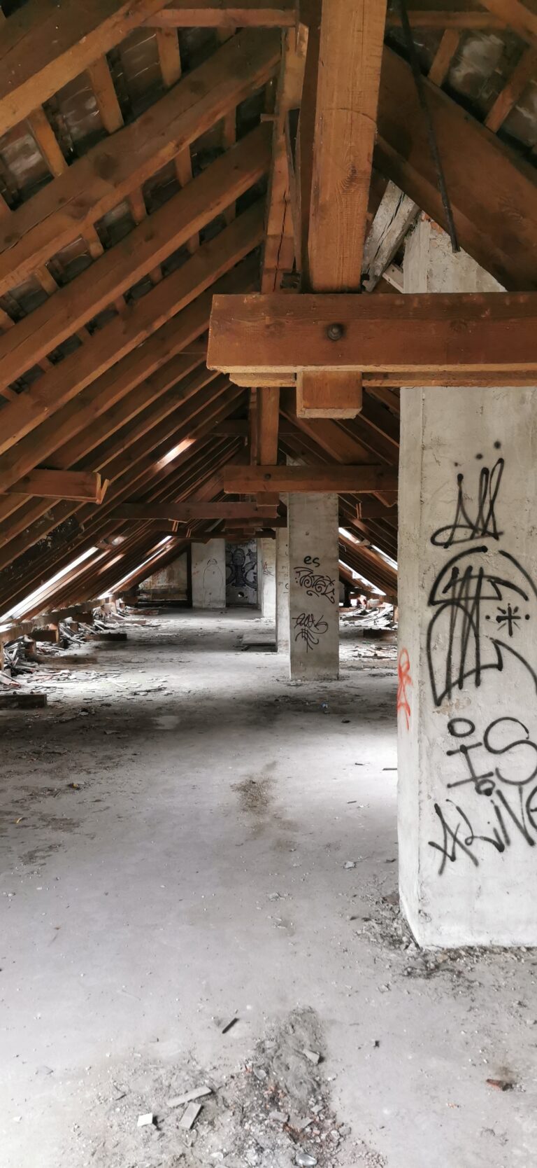 Opuszczony WIELKI SZPITAL rosyjski, Legnica, województwo dolnośląskie - relacja z 08.2021, zdjęcie 42