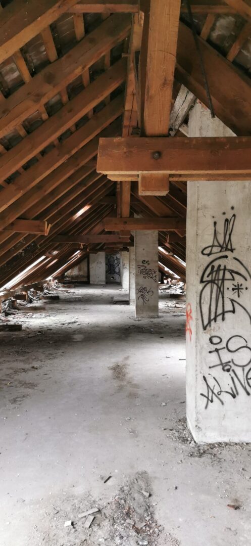Opuszczony WIELKI SZPITAL rosyjski, Legnica, dolnośląskie — zdjęcie 4