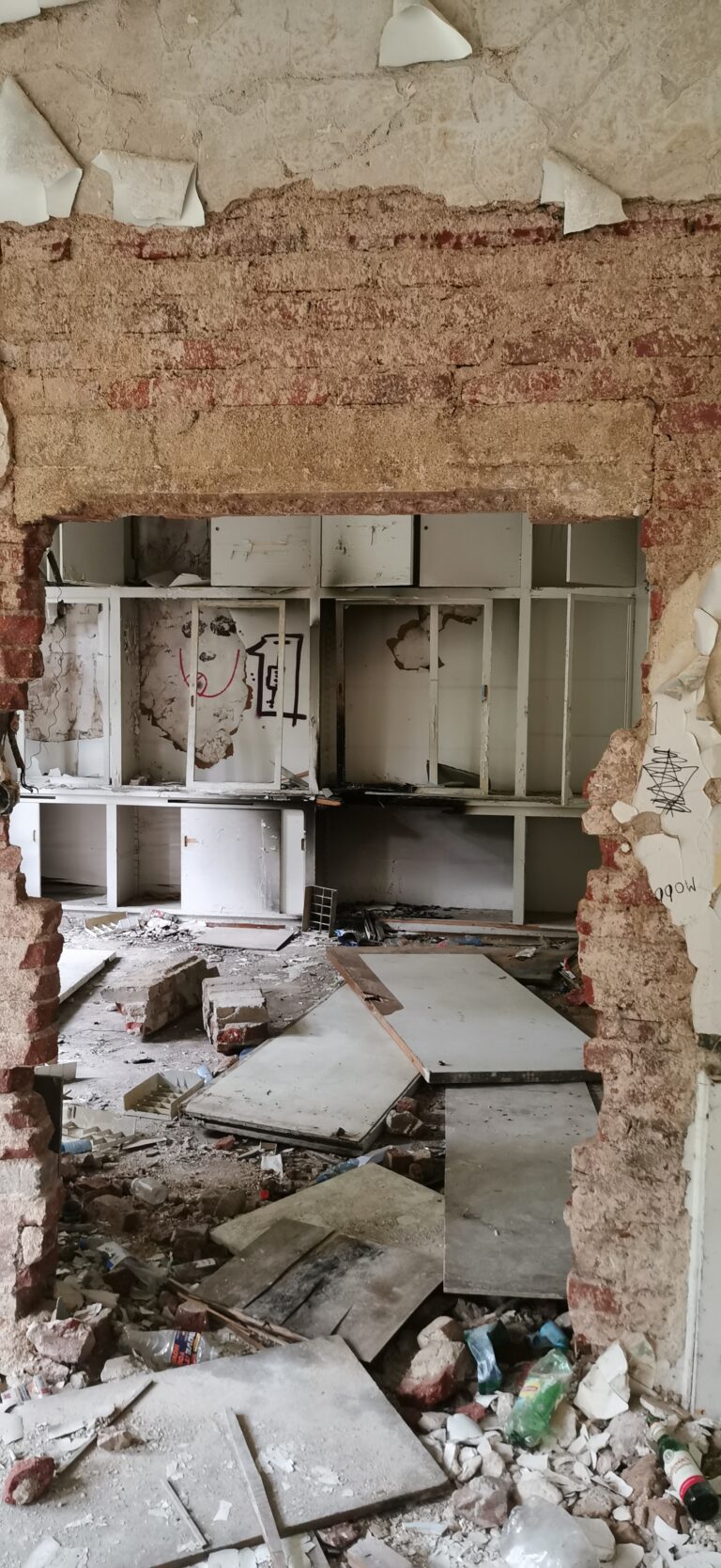 Opuszczony WIELKI SZPITAL rosyjski, Legnica, województwo dolnośląskie - relacja z 08.2021, zdjęcie 43