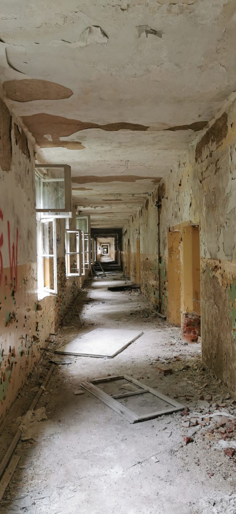 Opuszczony WIELKI SZPITAL rosyjski, Legnica, województwo dolnośląskie - relacja z 08.2021, zdjęcie 44