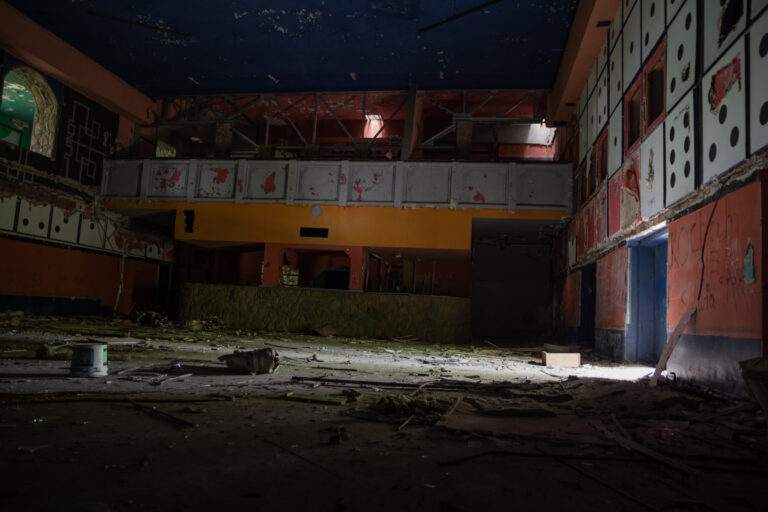 Opuszczone kino/dyskoteka BRONX, Chrzanów, województwo małopolskie - relacja z 09.2021, zdjęcie 19