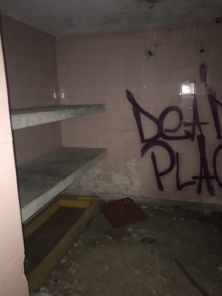 Opuszczony WIELKI SZPITAL rosyjski, Legnica, województwo dolnośląskie - relacja z 09.2021, zdjęcie 45