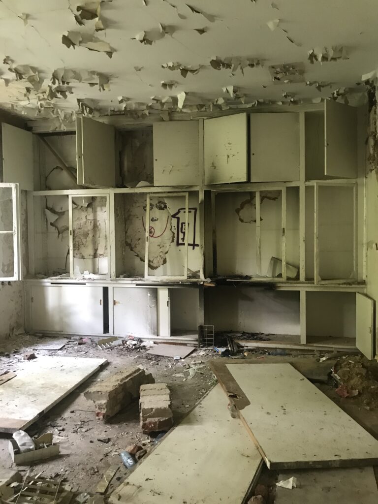 Opuszczony WIELKI SZPITAL rosyjski, Legnica, województwo dolnośląskie - relacja z 09.2021, zdjęcie 51