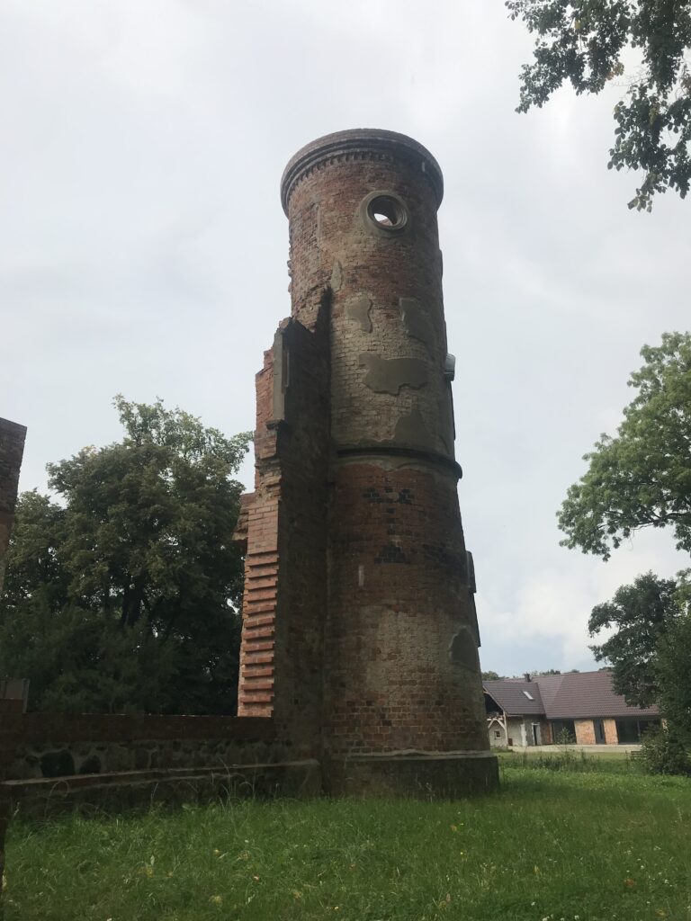 Ruiny pałacu w Jakubowie, Jakubów, województwo dolnośląskie - relacja z 09.2021, zdjęcie 4