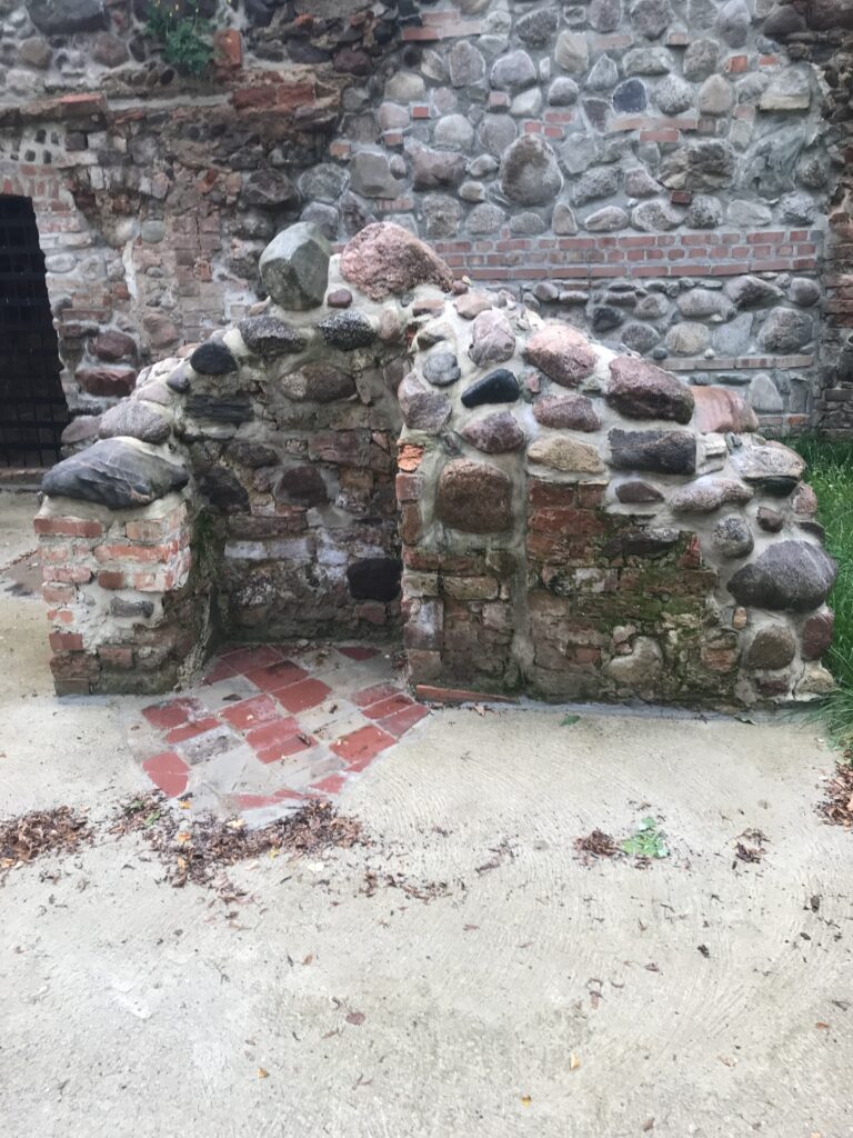 Ruiny pałacu w Jakubowie, Jakubów, województwo dolnośląskie - relacja z 09.2021, zdjęcie 6