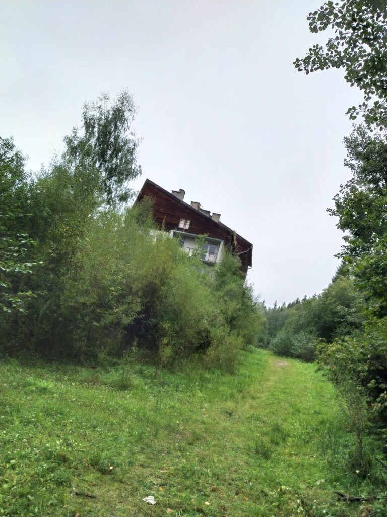 Opuszczony kompleks hoteli, Szczawa, województwo małopolskie - relacja z 09.2021, zdjęcie 6