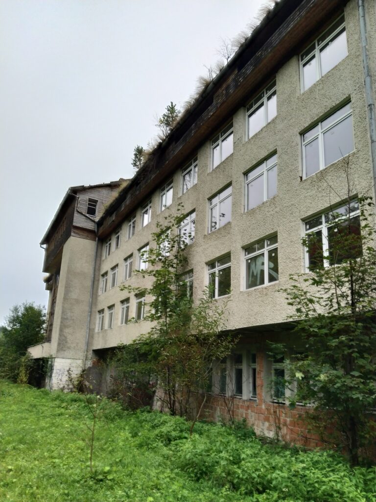 Opuszczony kompleks hoteli, Szczawa, województwo małopolskie - relacja z 09.2021, zdjęcie 8