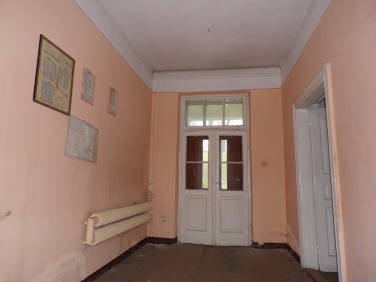 Opuszczony dworek z 1921, Tarnów, województwo małopolskie - zdjęcie 3
