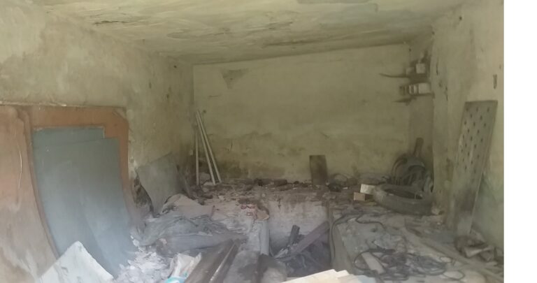 Opuszczony dom księdza, Trzebinia, województwo małopolskie - zdjęcie 3
