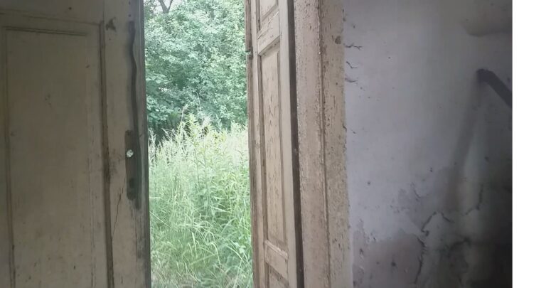 Opuszczony dom księdza, Trzebinia, województwo małopolskie - zdjęcie 9