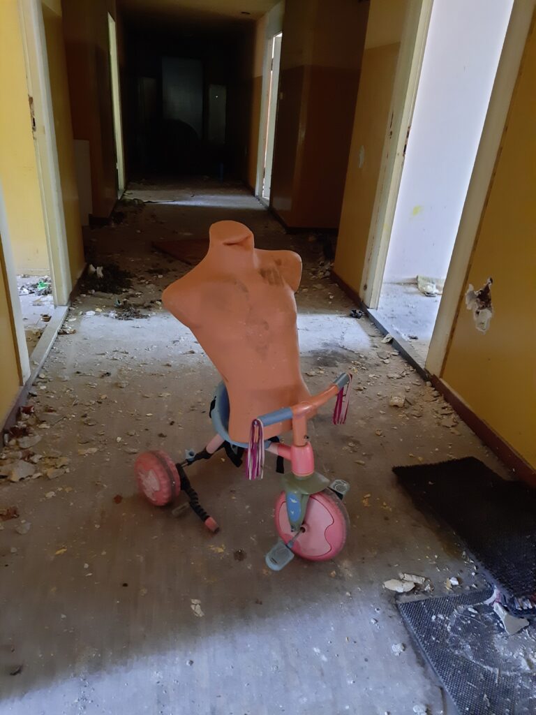 Opuszczony hotel z wyposażeniem, Chrzanów, województwo małopolskie - relacja z 10.2021, zdjęcie 10