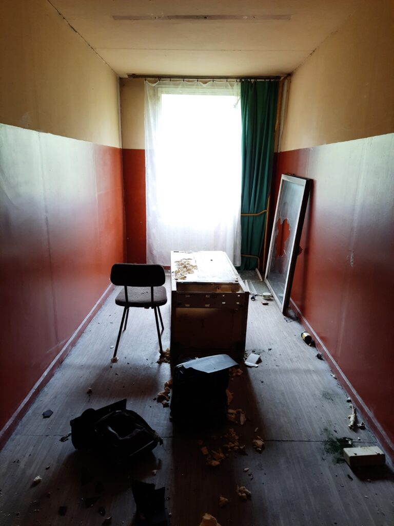 Opuszczony hotel z wyposażeniem, Chrzanów, województwo małopolskie - relacja z 10.2021, zdjęcie 14