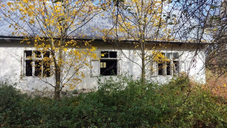 Opuszczony domek przy autostradzie., Sterkowiec, województwo małopolskie - zdjęcie 6