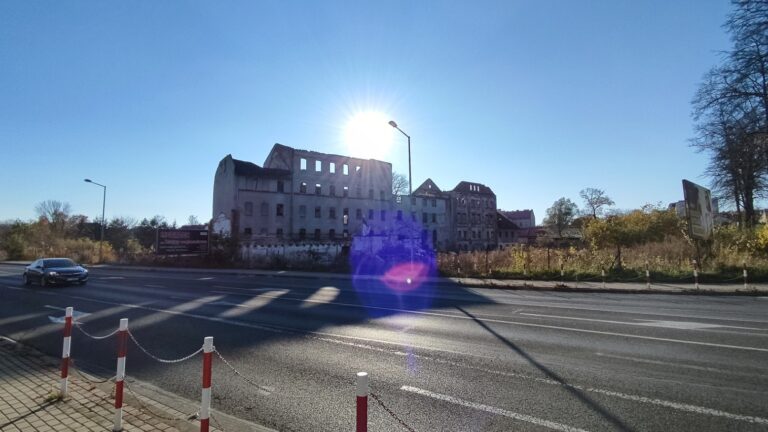 Spalony zabytkowy Młyn Szancera w centrum Miasta, Tarnów, województwo małopolskie - zdjęcie 3