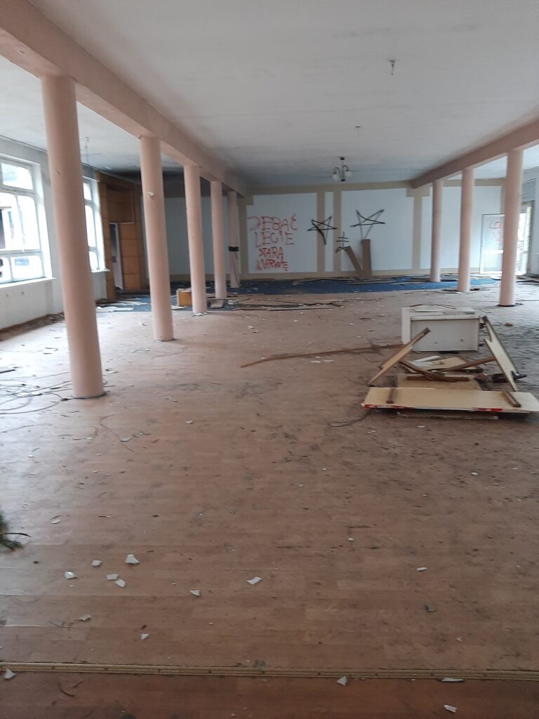 Opuszczony kompleks ośrodków wypoczynkowych i domków letniskowych w Pogorzelicy, Pogorzelica, województwo zachodniopomorskie - zdjęcie z relacji 8