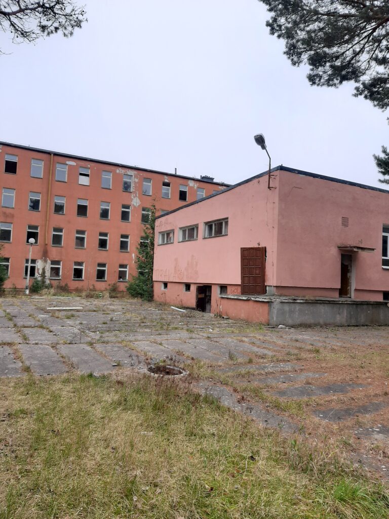 Opuszczony kompleks ośrodków wypoczynkowych i domków letniskowych w Pogorzelicy, Pogorzelica, województwo zachodniopomorskie - zdjęcie z relacji 10