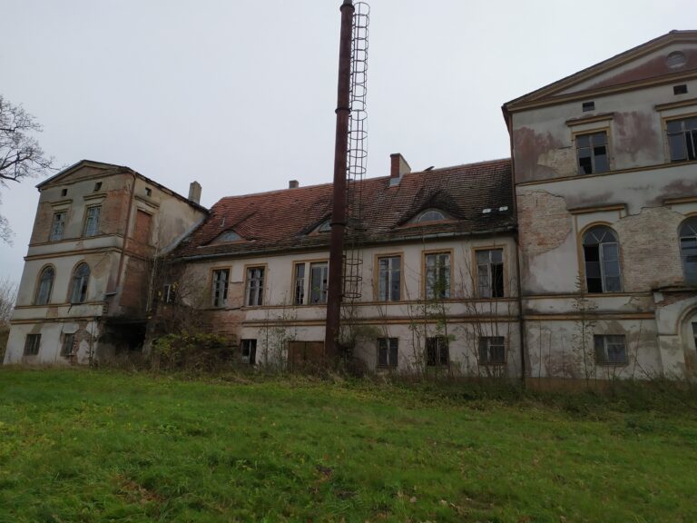 Opuszczony pałac von der Marwitzów, Unichowo, województwo pomorskie - relacja z 11.2021, zdjęcie 18