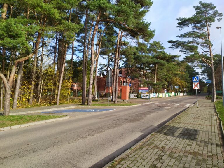 Opuszczony kompleks ośrodków wypoczynkowych i domków letniskowych w Pogorzelicy, Pogorzelica, województwo zachodniopomorskie - relacja z 11.2021, zdjęcie 23