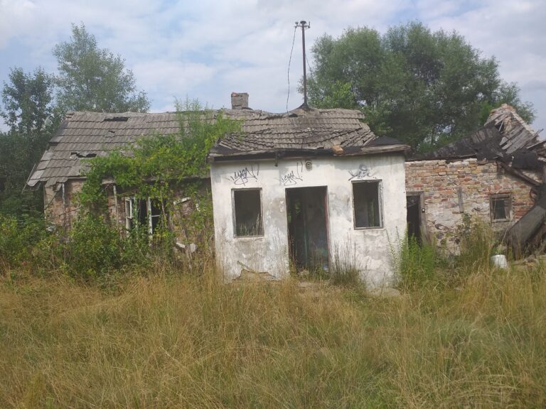 Mały opuszczony dom, Chrzanów, województwo małopolskie - zdjęcie 1
