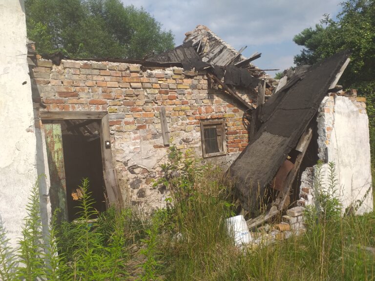 Mały opuszczony dom, Chrzanów, województwo małopolskie - zdjęcie 2