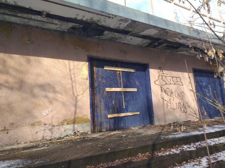 Opuszczone kino/dyskoteka BRONX, Chrzanów, województwo małopolskie - relacja z 01.2022, zdjęcie 22