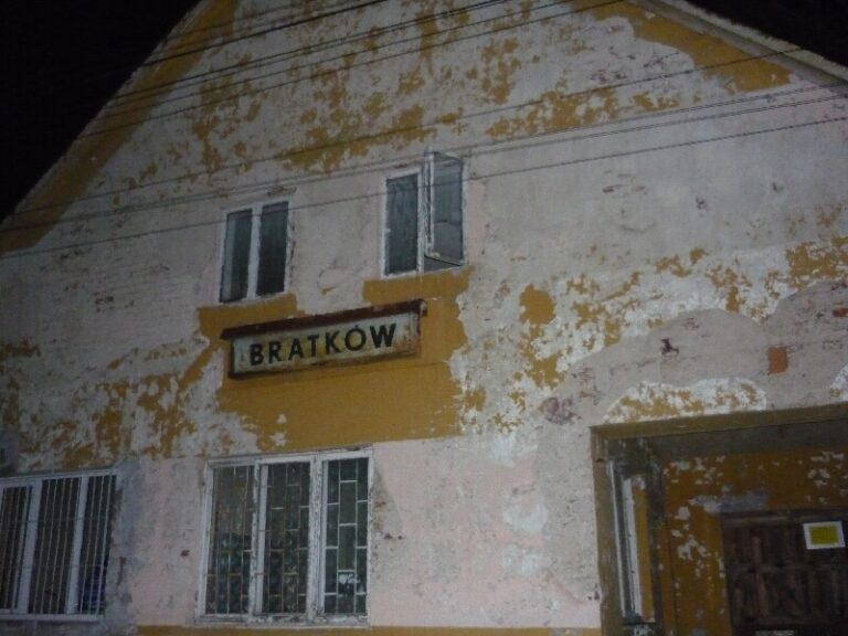 Stacja kolejowa w Bratkowie, Sługocice, województwo łódzkie - relacja z 10.2009, zdjęcie 1