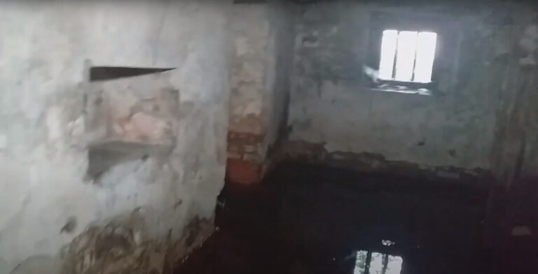 Bardzo mały opuszczony dom, Piła Kościelecka, województwo małopolskie - zdjęcie 1