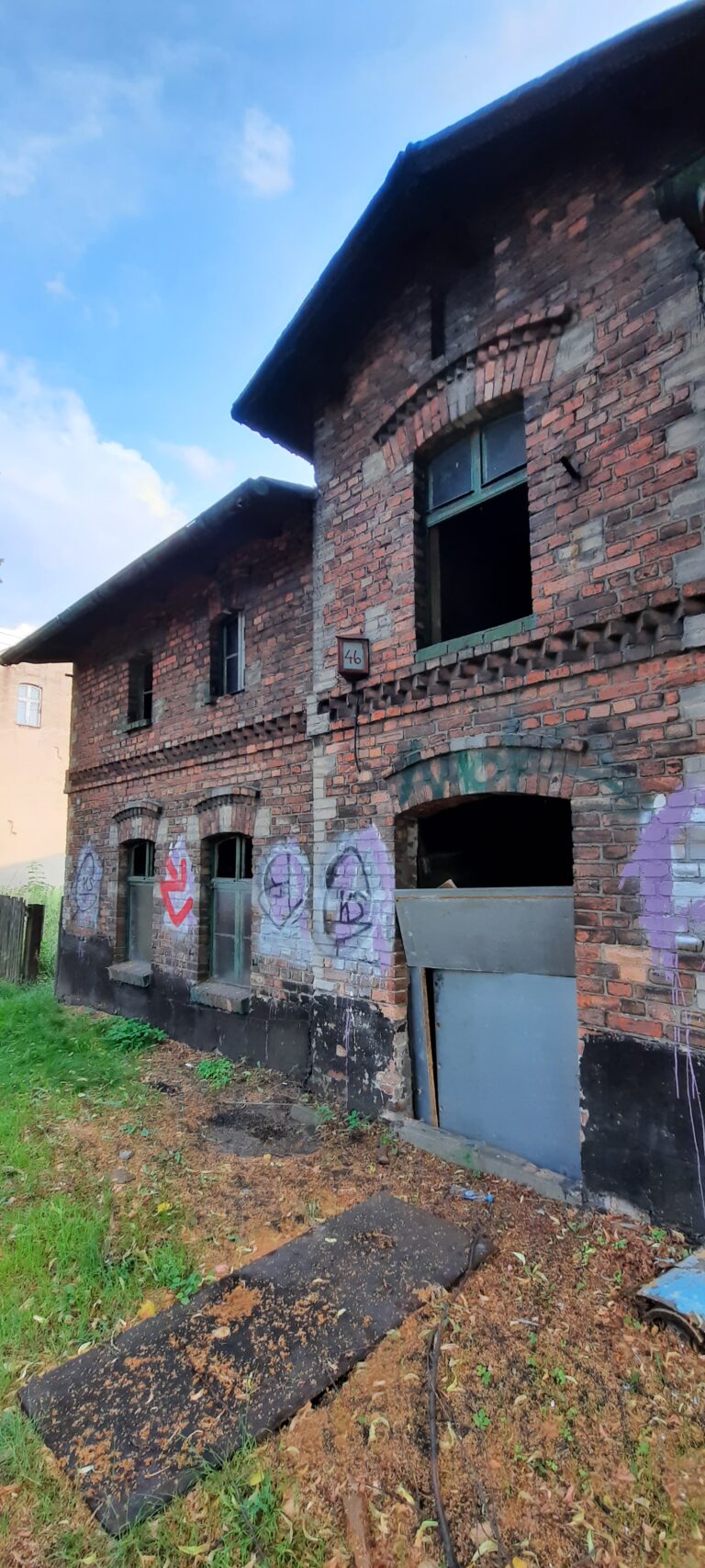 Opuszczony dom wielorodzinny, Katowice, województwo śląskie - zdjęcie 2