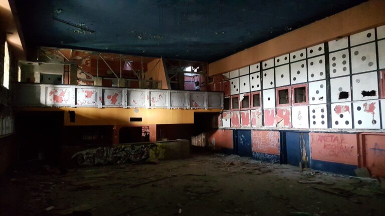 Opuszczone kino/dyskoteka BRONX, Chrzanów, województwo małopolskie - zdjęcie z relacji 25