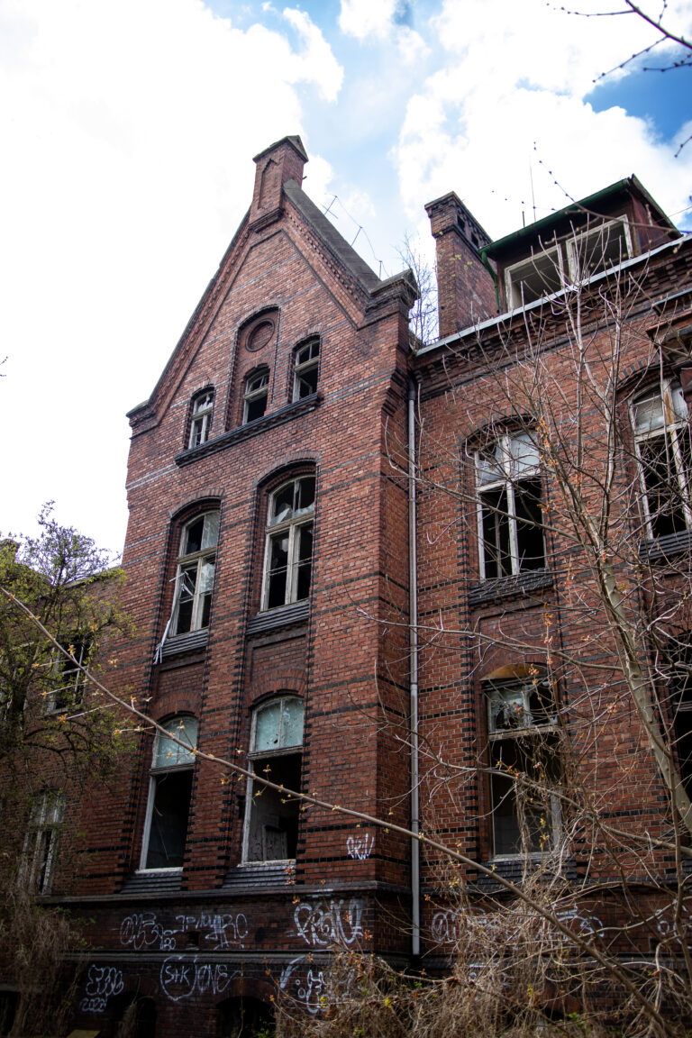 Opuszczony szpital w Raciborzu, Racibórz, województwo śląskie - relacja z 04.2022, zdjęcie 48