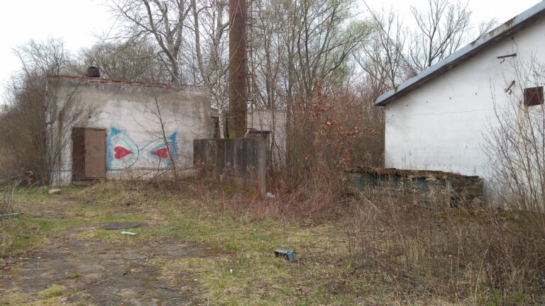 Opuszczone miejsce do sprawiania ryb i wędzarnia, Żabieniec, województwo mazowieckie - relacja z 04.2022, zdjęcie 4