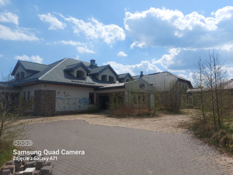 Sporej wielkosci zajazd / hotel przy trasie DK60 pomiędzy Gośtyniem a Płockiem., Wola Łącka, województwo mazowieckie - relacja z 05.2022, zdjęcie 11