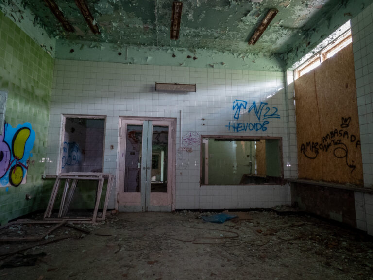 Opuszczony szpital w Raciborzu, Racibórz, województwo śląskie - relacja z 05.2022, zdjęcie 54