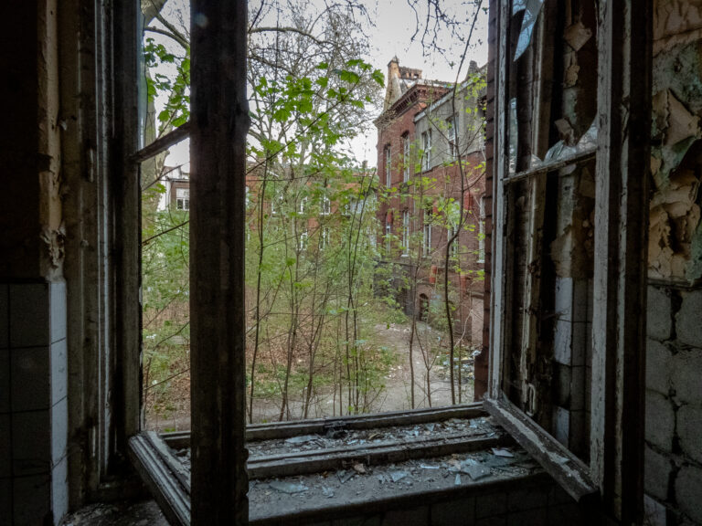 Opuszczony szpital w Raciborzu, Racibórz, województwo śląskie - relacja z 05.2022, zdjęcie 55