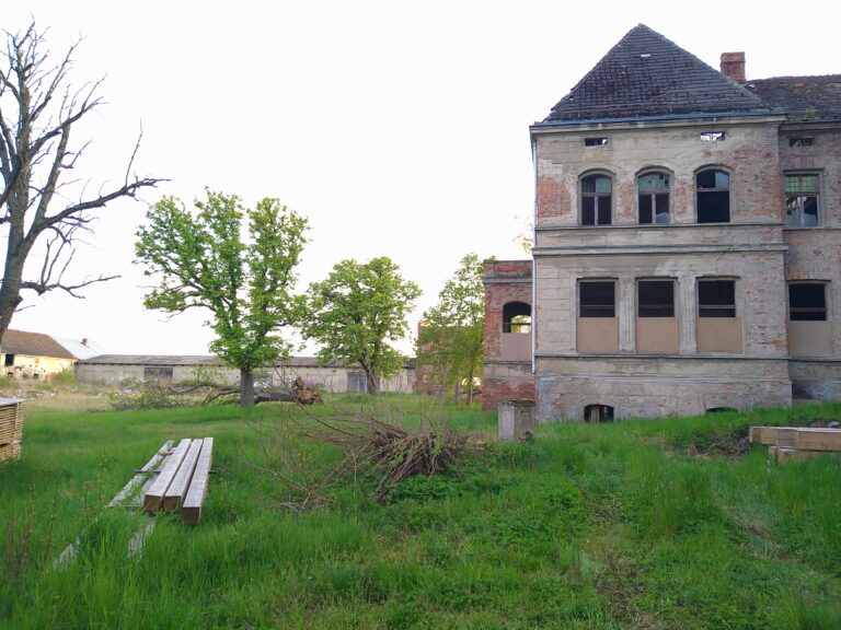 Opuszczony pałac, Zbarzewo, województwo wielkopolskie - relacja z 05.2022, zdjęcie 8