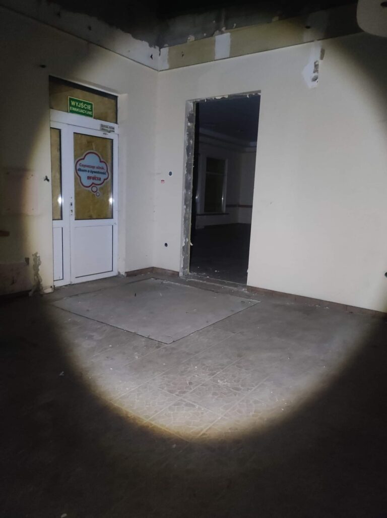 Opuszczona stacja benzynowa, Wiąg, województwo kujawsko-pomorskie - zdjęcie 1