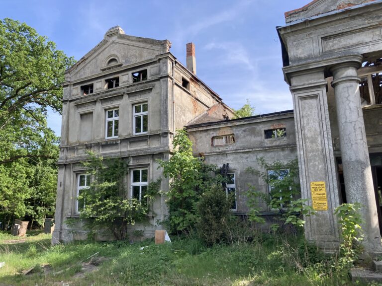 Dawny dwór Skórzewskich, Sieroszewice, województwo wielkopolskie - zdjęcie 1