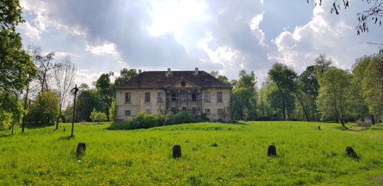 Pałac Morstinów w Pławowicach, Pławowice, województwo małopolskie - relacja z 05.2022, zdjęcie 10